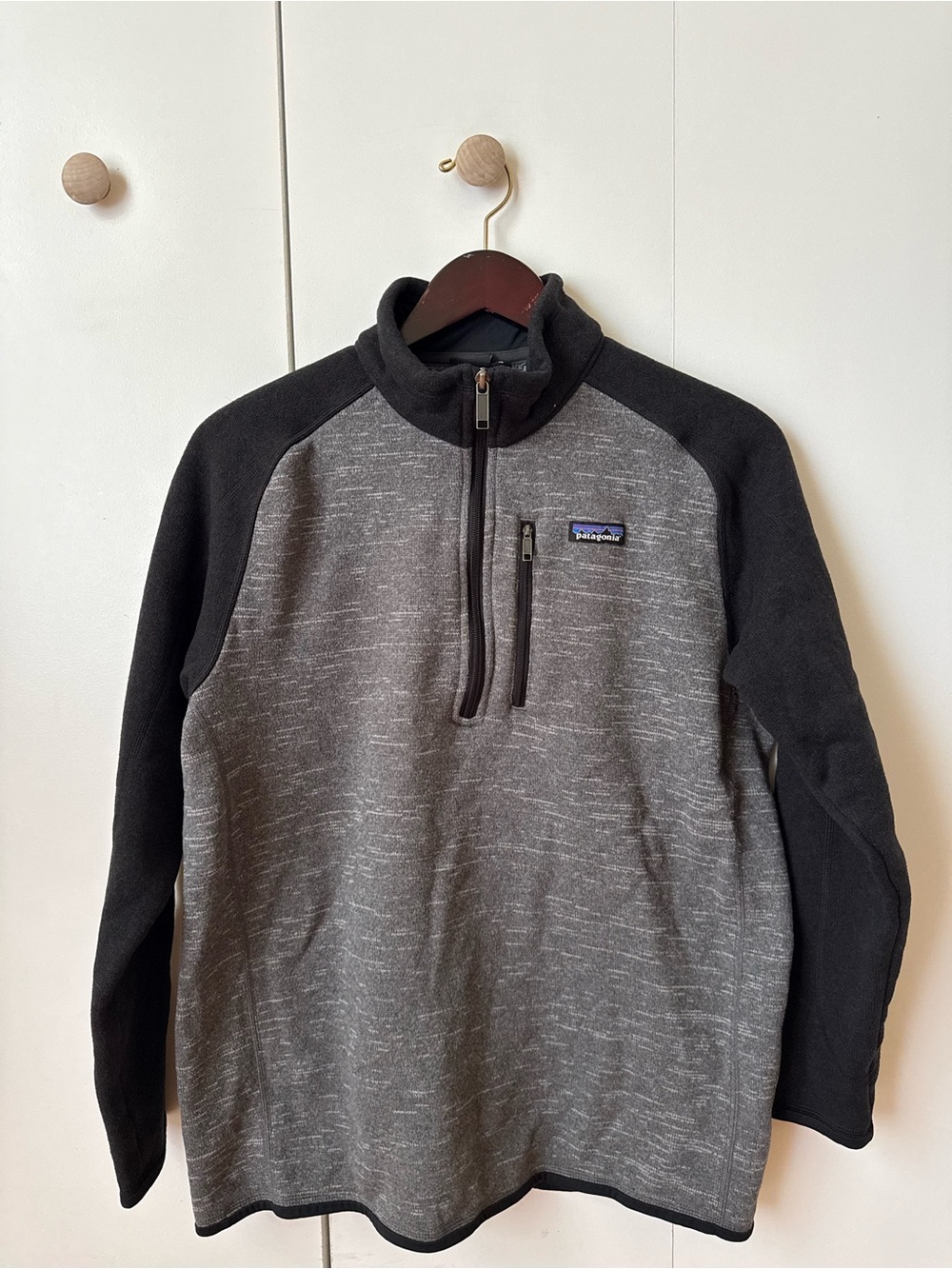 Patagonia Men’s Gray and Black Half-Zip Fleece Pullover